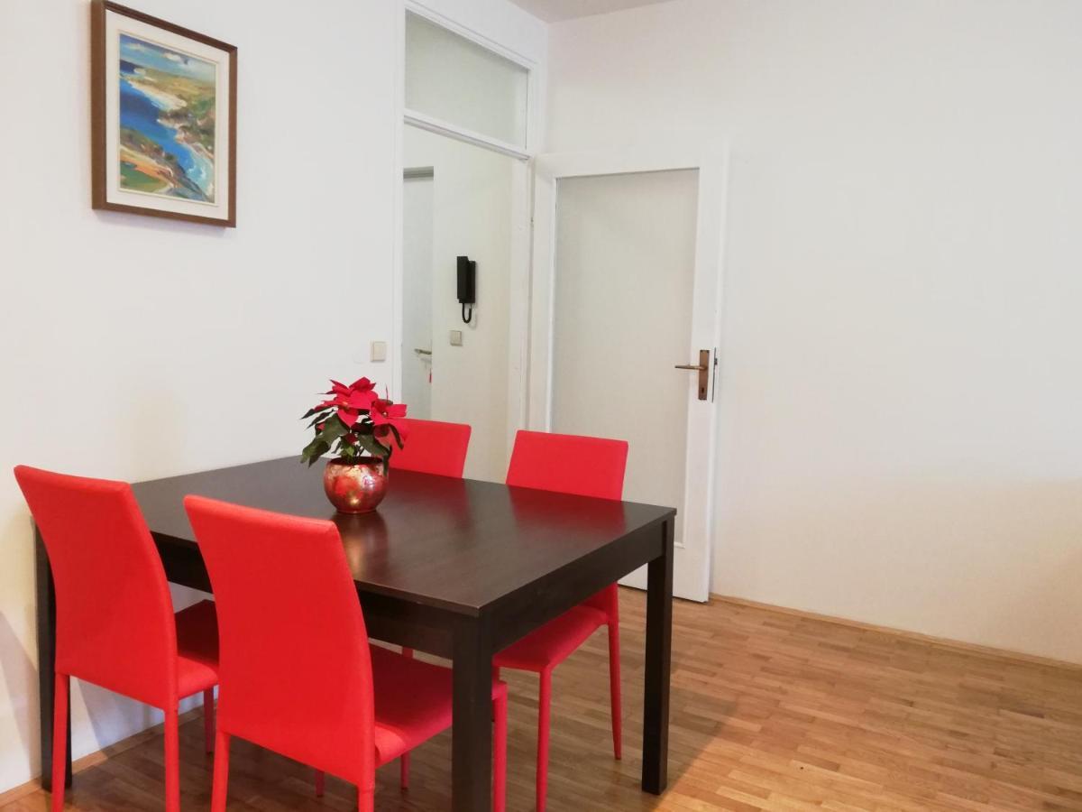 City Center Apartment Umago Esterno foto