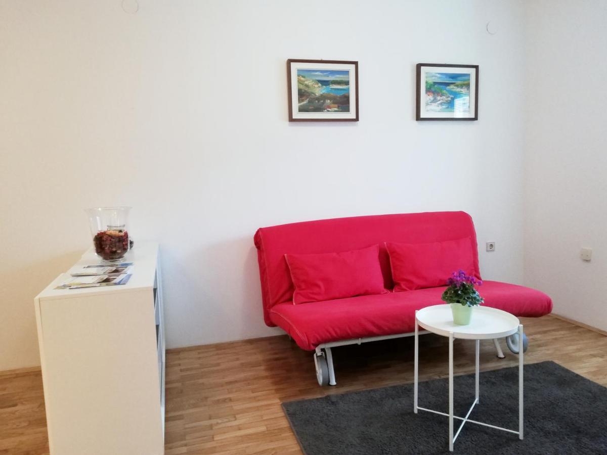 City Center Apartment Umago Esterno foto